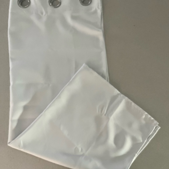 NICETOWN Room
Darkening Draperies
Panels (2) pale gray 34”x45”new open - Picture 2 of 6